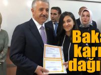 Bakan Arslan, Kağızman’da karne dağıtım törenine katıldı