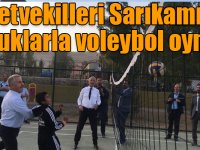 Milletvekilleri Sarıkamış'ta çocuklarla voleybol oynadı