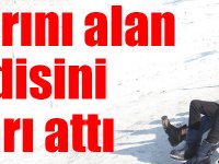 Kars'ta kızaklarını alan çocuklar kendilerini dışarı attı