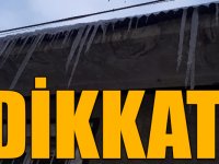 Kars'ta çatılardan sarkan buz sarkıtlarına dikkat edilmeli