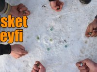 Kars'ta kar üstünde misket keyfi