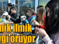 Kars’ta üniversite öğrencileri ilmik ilmik sevgi örüyor