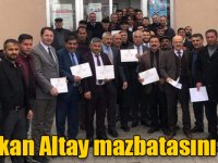 AK Partili Arpaçay Belediye Başkanı Erçetin Altay mazbatasını aldı