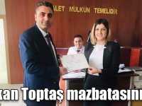 AK Partili Akyaka Belediye Başkanı Ergüder Toptaş mazbatasını aldı