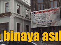 Kars Belediyesinin borçları binaya asıldı