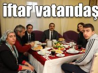 Kars Valisi Türker Öksüz, Demirci ailesini ziyaret ederek Ramazanın ilk iftarını birlikte yaptı