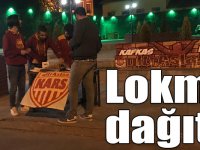 ultrAslan Kars taraftarlar gurubu, hayatını kaybeden taraftarlar için lokma dağıttı