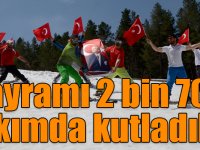 Bayramı 2 bin 700 rakımda kayak yaparak kutladılar