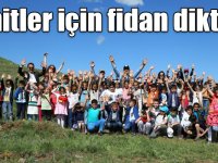 Öğretmen ve öğrenciler 15 Temmuz şehitleri için fidan dikti