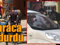 Kars’ta ürken at araca çarparak durdu