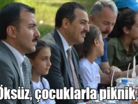 Vali Öksüz, çocuklarla fidan dikti, piknik yaptı