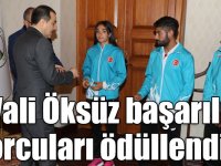 Kars Valisi Türker Öksüz uluslararası yarışmalarda başarılı olan sporcuları ödüllendirdi