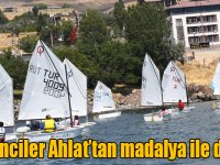 Karslı yelkenciler Ahlat’tan madalya ile döndü