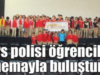 Kars polisi öğrencileri sinemayla buluşturdu