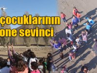 Köy çocuklarının ilk kez gördükleri drone karşısındaki sevinci gülümsetti
