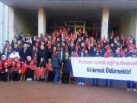 ‘Huzurevi yıkılacak’ kararının ardından çıplak ayakla açıklama yaptılar