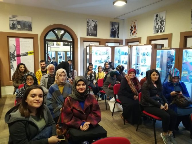 Fotoğraf çekimi ve görsel düzenleme dersleri başladı