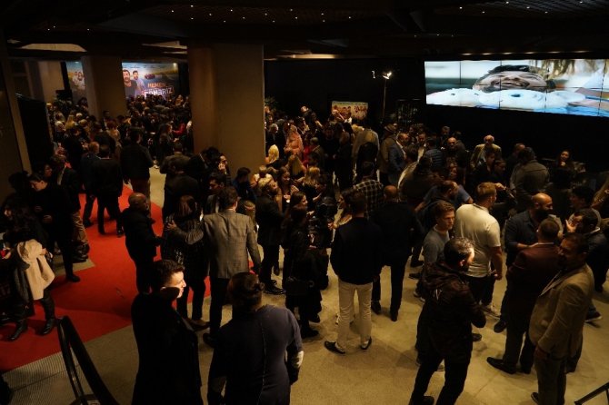 Hemen Döneriz’in galasına yoğun ilgi