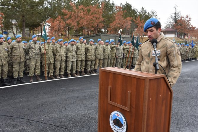 Yıldırım isabet etmesi sonucu şehit olan asker için tören