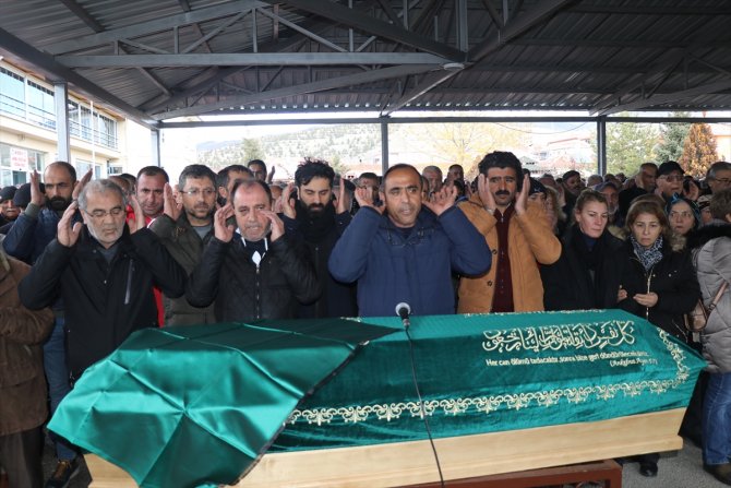 İsviçre'deki trafik kazasında ölen 3 kişinin cenazesi Tunceli'de toprağa verildi