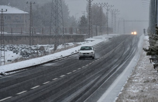 Erzurum, Ağrı, Kars ve Ardahan'da kar yağışı etkili oluyor