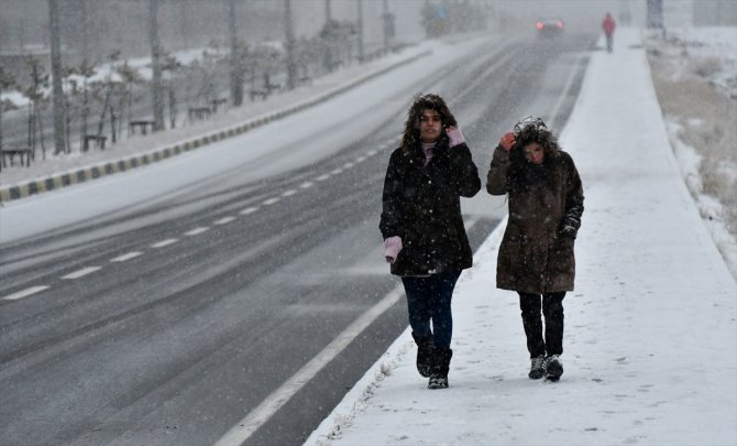 Erzurum, Ağrı, Kars ve Ardahan'da kar yağışı etkili oluyor