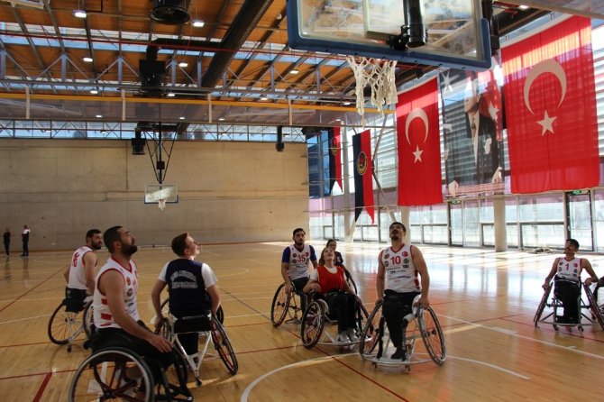 Tsk Tekerlekli Sandalye Basketbol Takimi Ted Ankara Koleji Ne Konuk Oldu