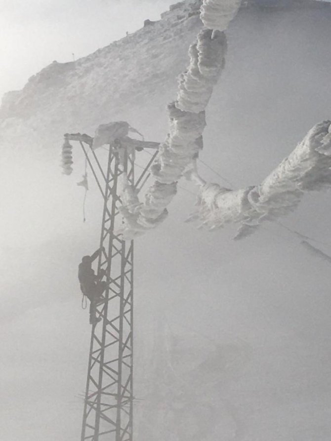Van, Bitlis, Muş ve Hakkâri illerinde elektrik dağıtım hizmeti veren Vangölü Elektrik Dağıtım A.Ş. (VEDAŞ) kış mesaisine başladı. ile ilgili görsel sonucu