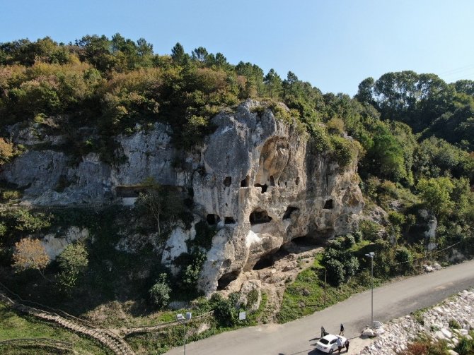 Tarihi İnceğiz Mağaraları çöp yığınına döndü