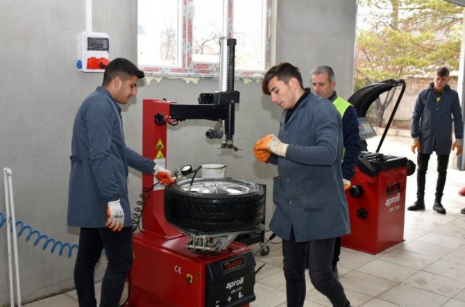 Mesleki ve Teknik Anadolu Lisesi Motorlu Araçlar Teknoloji binası açıldı