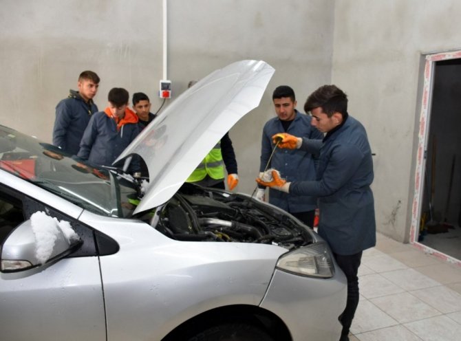 Mesleki ve Teknik Anadolu Lisesi Motorlu Araçlar Teknoloji binası açıldı