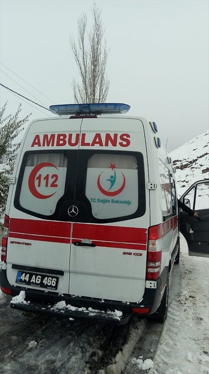 Malatya'da kar nedeniyle mahsur kalan akciğer hastası kurtarıldı