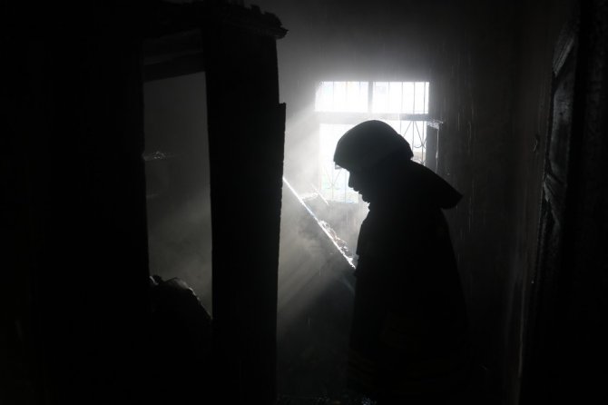 Sivas’ta 10 kişilik yabancı uyruklu ailenin yaşadığı ev yandı