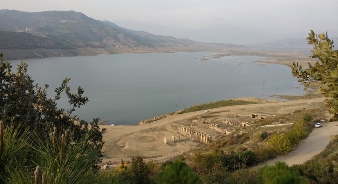 Beydağ Barajı’nın su seviyesi üreticiyi düşündürüyor