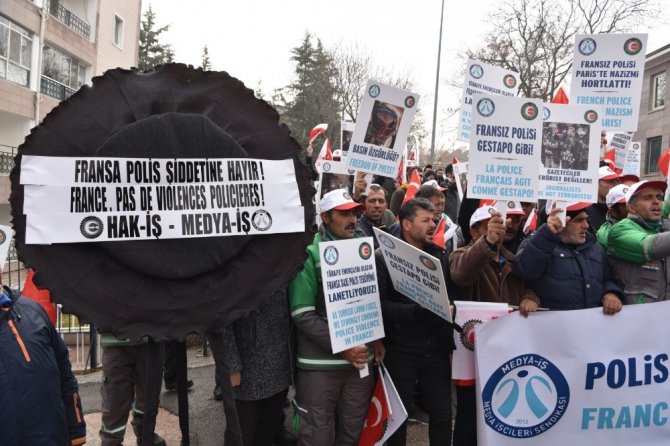 HAK - İŞ’ten Fransa Büyükelçiliği önünde eylem