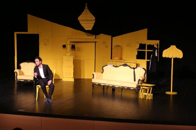 ’İkinci Dereceden İşsizlik Yanığı’ oyunu Ankara’da sahnelendi