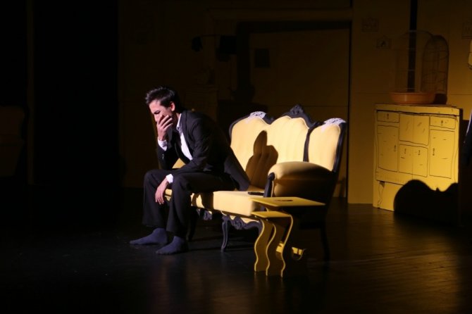 ’İkinci Dereceden İşsizlik Yanığı’ oyunu Ankara’da sahnelendi