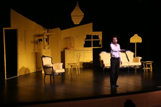 ’İkinci Dereceden İşsizlik Yanığı’ oyunu Ankara’da sahnelendi