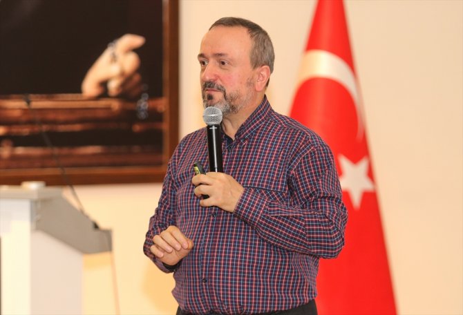 Ağrı'da "Kur'an Bize Yeter Söylemi" konferansı düzenlendi