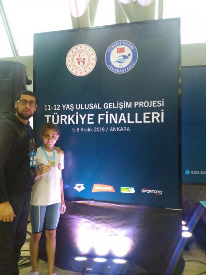 Ispartalı yüzücülerden Türkiye dereceleri