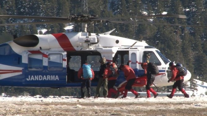 Kayıp dağcıları aramak için 40 kişilik özel tim helikopterle bölgeye sevk edildi