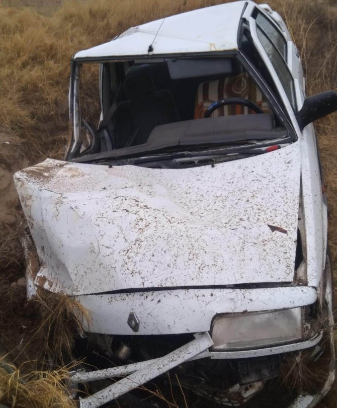 Aksaray’da otomobil devrildi: 2 yaralı