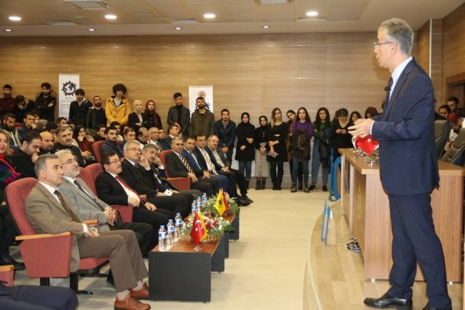 BDDK Başkan Yardımcısı Kurt, öğrencilere tavsiyelerde bulundu