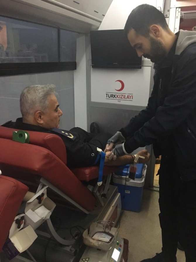 Nurdağı polisinden kan bağışı kampanyasına destek