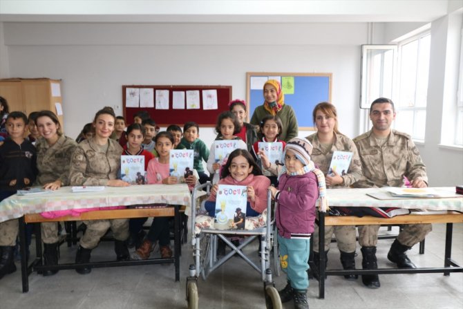 Öğrencilere jandarmanın faaliyetleri anlatıldı