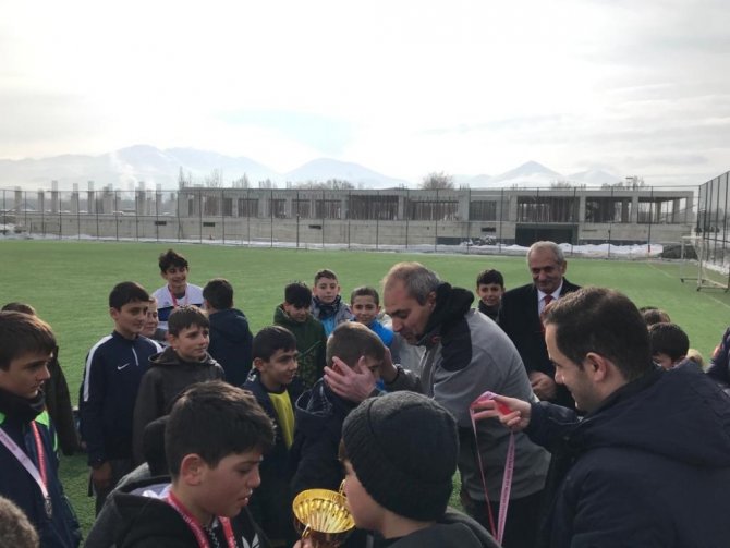 Küçükler Futbol İl Birinciliği şampiyonu 23 Nisan Ortaokulu oldu