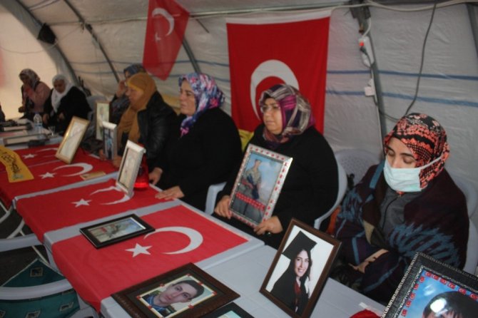 HDP önündeki ailelerin evlat nöbeti 105’inci gününde