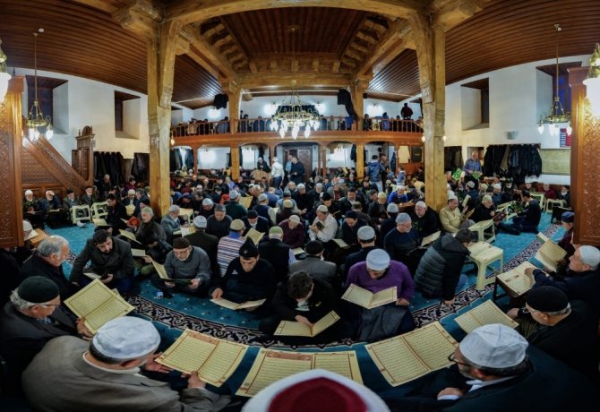 Ayaz Paşa Camii, ’Binbir Hatim’ geleneğini sürdüren Erzurumlularla dolup taşıyor