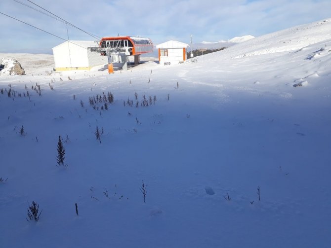 Davraz’da zamanında yağmayan kar, kayak sezonunu da geciktirdi