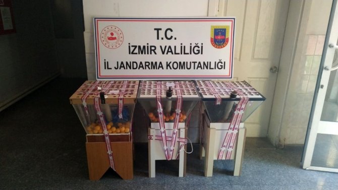 İzmir’de çay ocaklarına kumar baskını: 52 kişi yakalandı